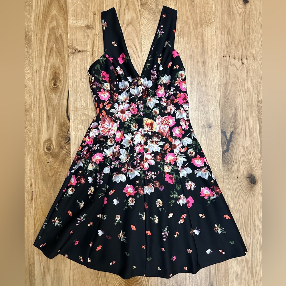Jessica Simpson Black Floral Dress size 2 Fit and Flare, Fully lined NWOT